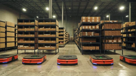 The Benefits of Using Mobile Robots in Warehouses & Distribution Centers